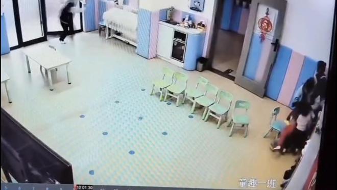 逃生后续来了！网友表示：这嘉奖是不是低了凯发k8国际首页登录地震中高中生背起同学(图1)