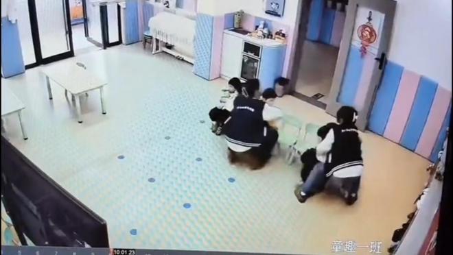 逃生后续来了！网友表示：这嘉奖是不是低了凯发k8国际首页登录地震中高中生背起同学(图2)