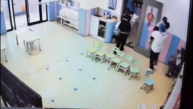 逃生后续来了！网友表示：这嘉奖是不是低了凯发k8国际首页登录地震中高中生背起同学(图8)