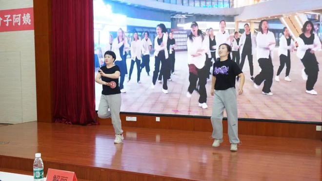 4年阿姨来了技能大赛暨第三季度最美家政人表彰大会圆满落幕凯发k8国际首页登录做知识分子阿姨展巾帼家政风采202(图10)
